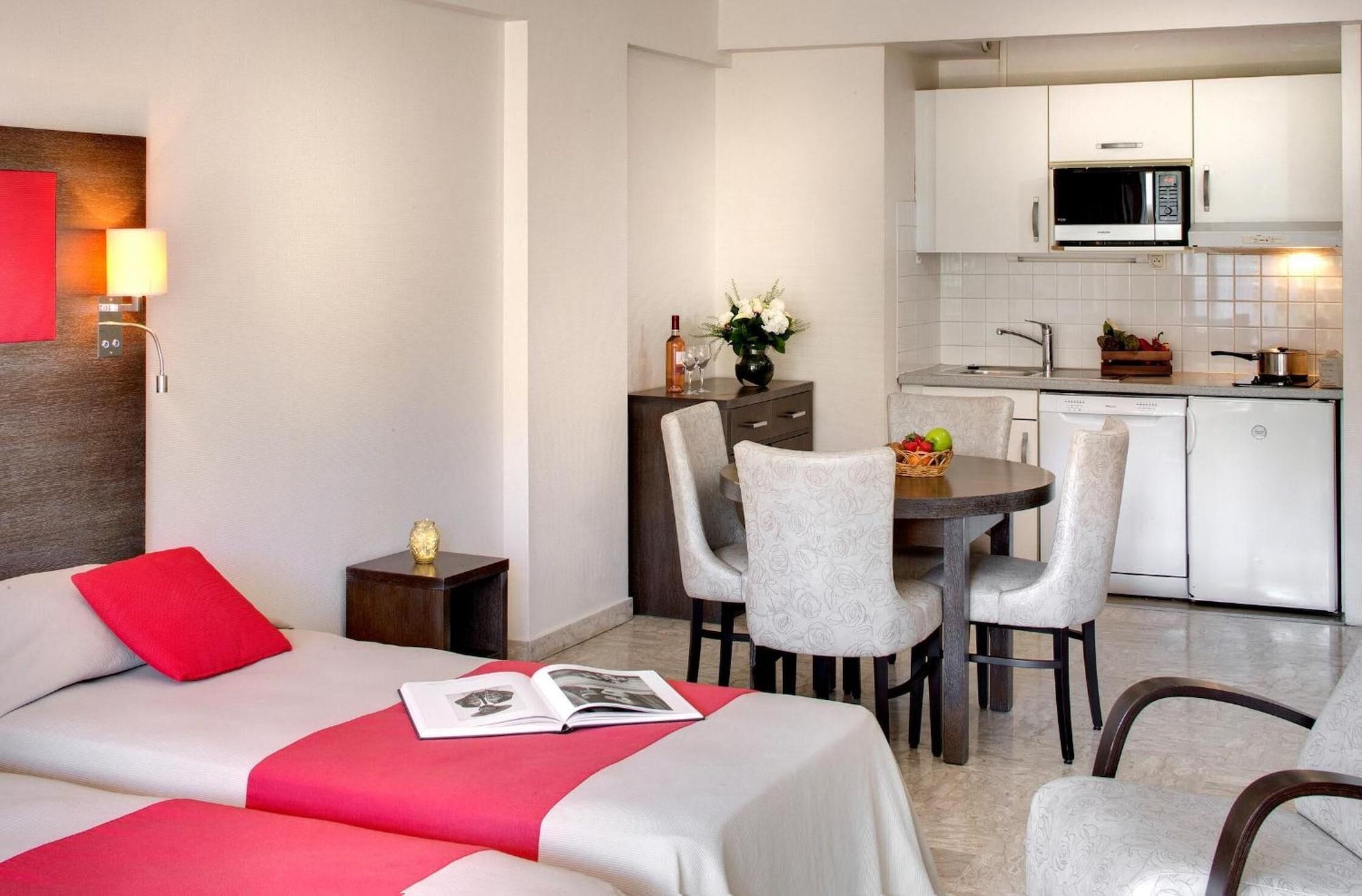 The Originals Boutique, Hotel Les Strelitzias Juan-les-Pins Bagian luar foto